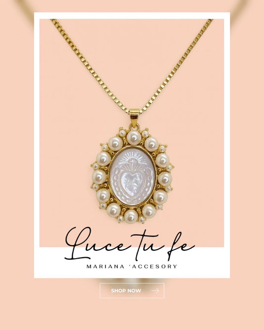 Necklace with a pendant featuring pearls on a pink background, branded 'Mariana Accesory'.