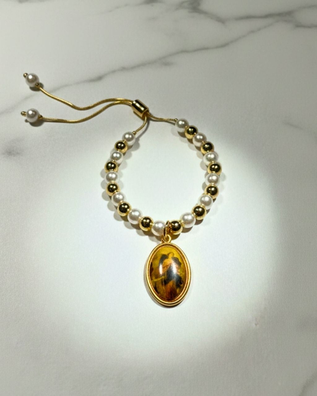 Pulsera de perlas gold Virgen Desatadora de Nudos
